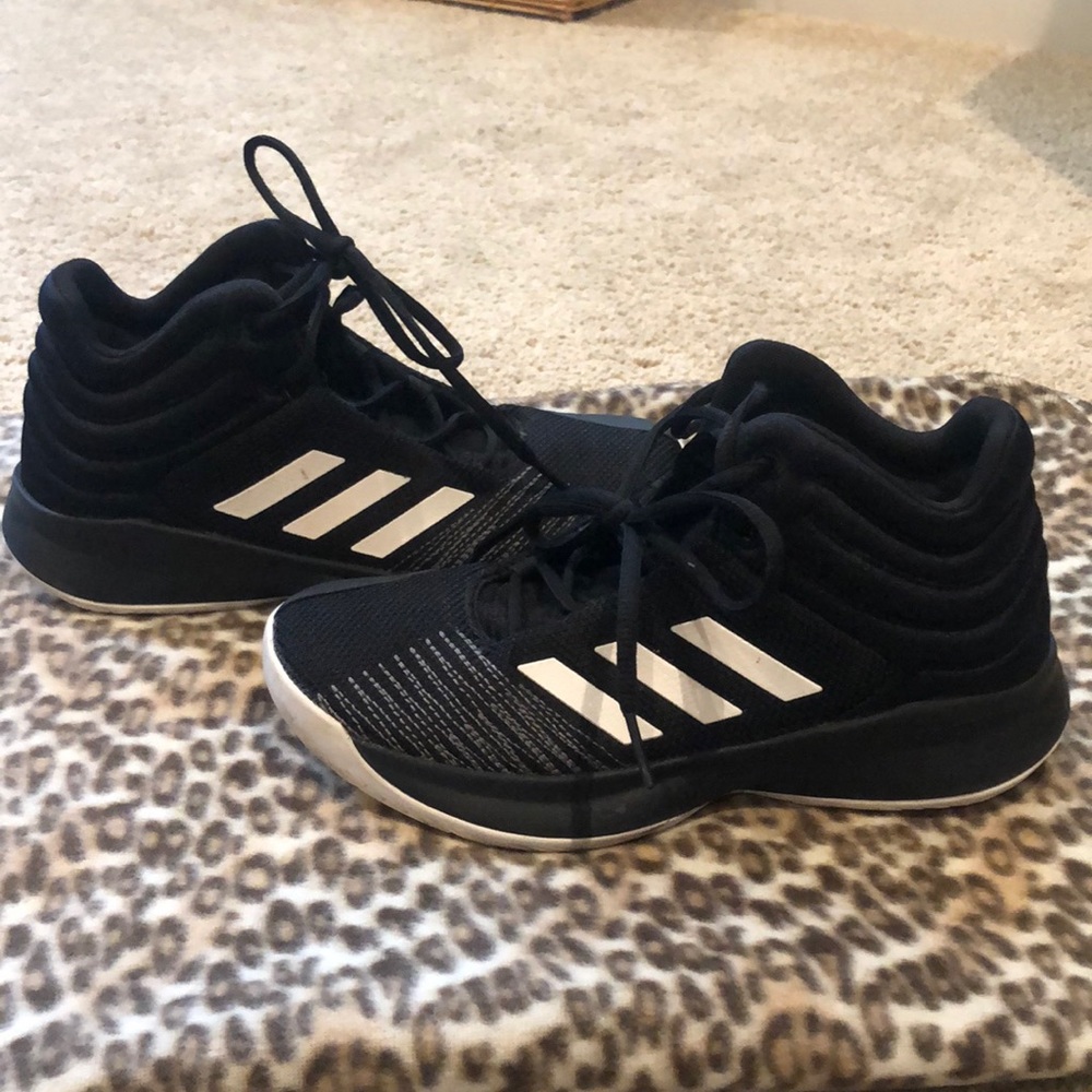 Adidas Basketball Shoes Size 5 Youth Black
